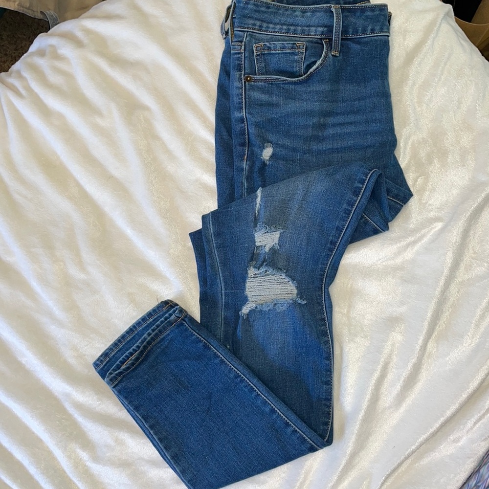 Womens distressed pop icon skinny jeans